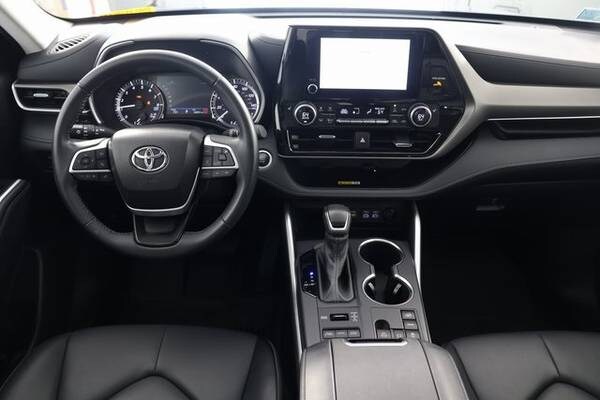 Toyota Highlander with VIN: 5TDKDRBH2RS528928