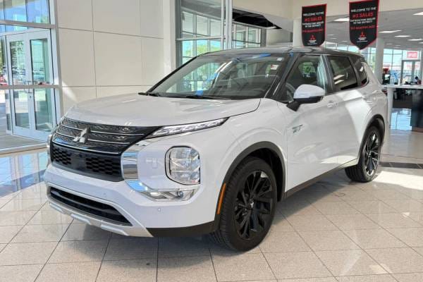 2023 Mitsubishi Outlander PHEV SE