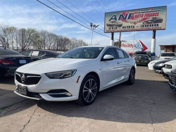 Buick Regal Sportback with VIN: W04GL6SX7K1010437