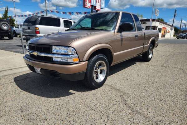 2002 Chevrolet S-10 LS  Extended Cab