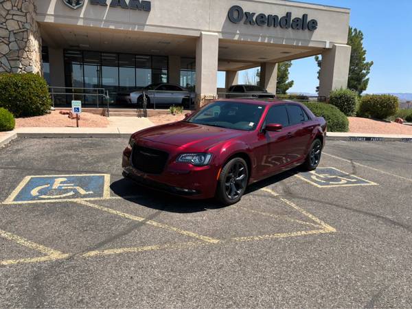 Chrysler 300 with VIN: 2C3CCABG9PH585658