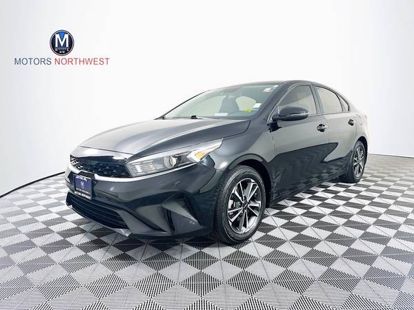 Kia Forte with VIN: 3KPF24AD1PE527902