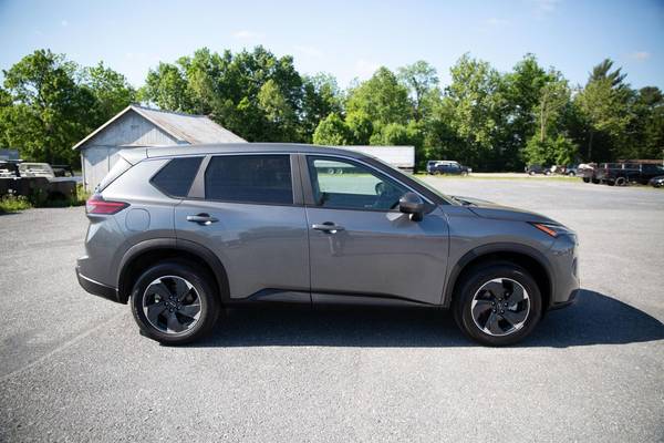 Nissan Rogue with VIN: 5N1BT3BA2RC702738