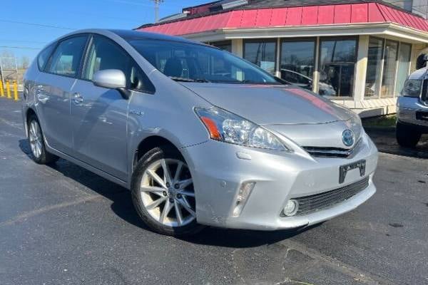 2013 Toyota Prius v Five Hybrid