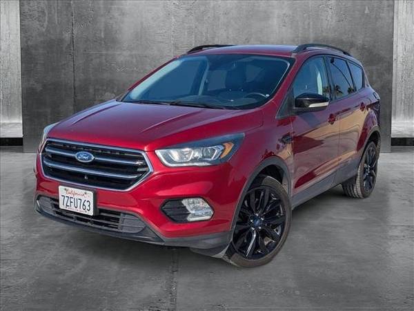 Ford Escape with VIN: 1FMCU9J95HUD77328