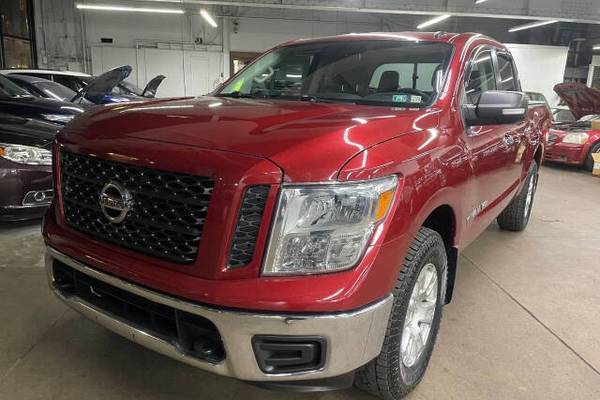 2019 Nissan Titan SV  Crew Cab