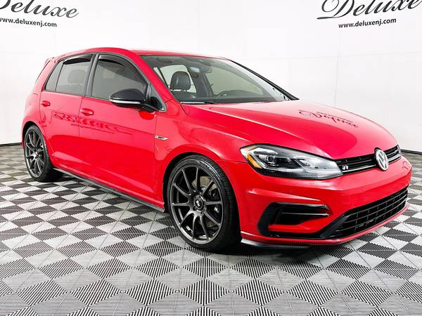 Volkswagen Golf R with VIN: WVWWF7AU4JW257440