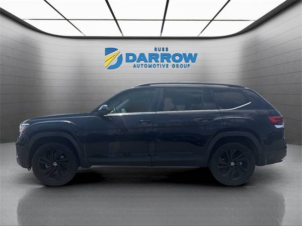 Volkswagen Atlas with VIN: 1V2KR2CA2NC529534