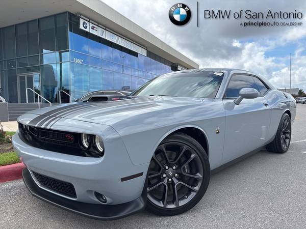 Dodge Challenger with VIN: 2C3CDZFJ3NH142825