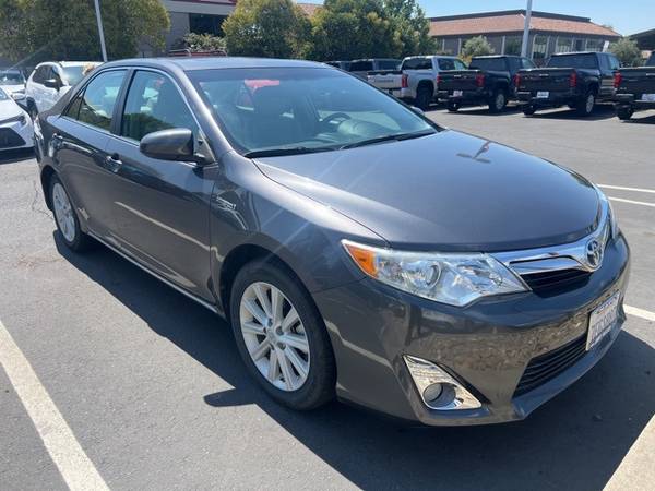 Toyota Camry Hybrid with VIN: 4T1BD1FK6EU127584