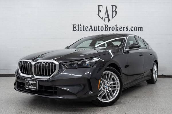 BMW 5 Series with VIN: WBA53FJ00RCS56825