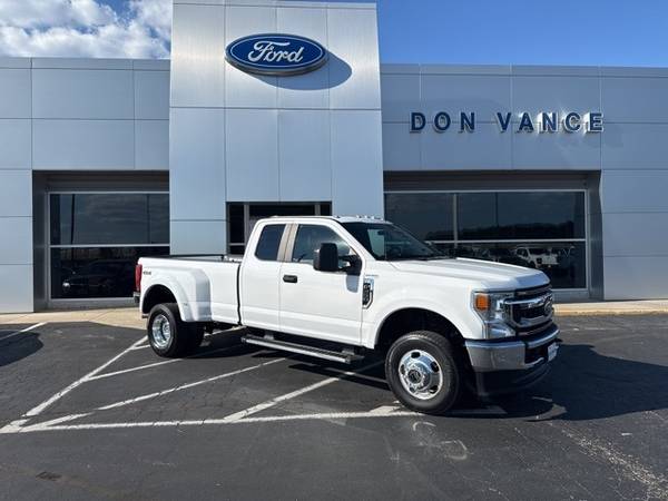 Ford F-350 Super Duty with VIN: 1FT8X3DN6MED70142