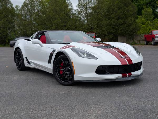 Chevrolet Corvette with VIN: 1G1YU2D64G5604741