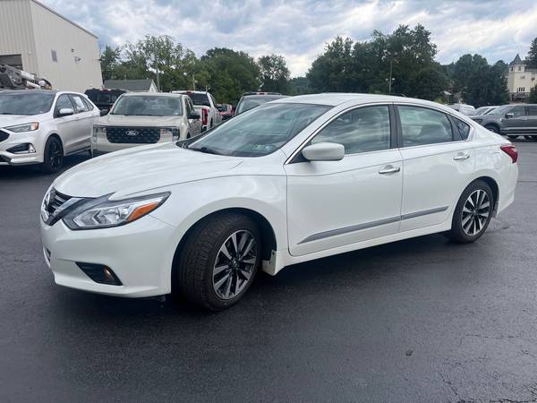 Nissan Altima with VIN: 1N4AL3AP3HC252270