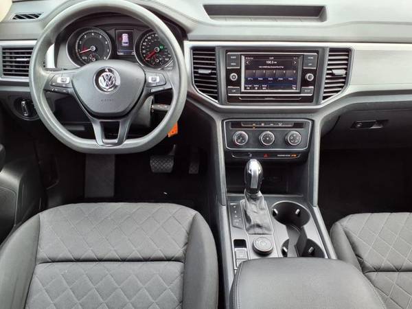 Volkswagen Atlas with VIN: 1V2GR2CAXKC506343