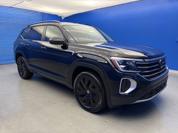 Volkswagen Atlas with VIN: 1V2WR2CA3RC599597