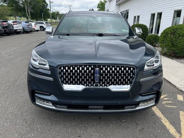 Lincoln Aviator with VIN: 5LMYJ9YY8NNL00886