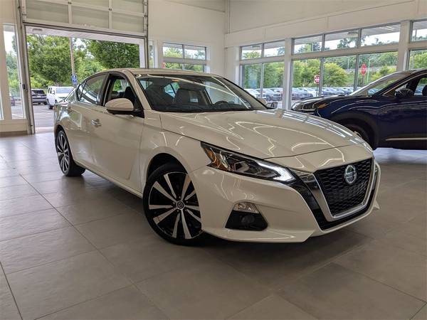 Nissan Altima with VIN: 1N4BL4FW7NN395510