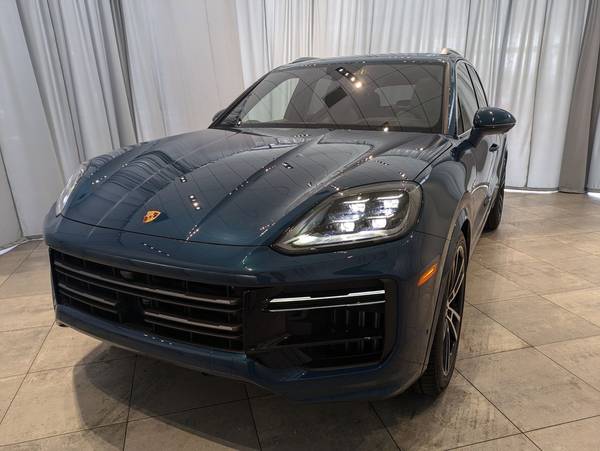 Porsche Cayenne with VIN: WP1AM2AYXRDA48019