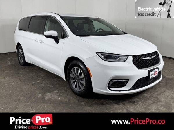 Chrysler Pacifica with VIN: 2C4RC1L71PR594921