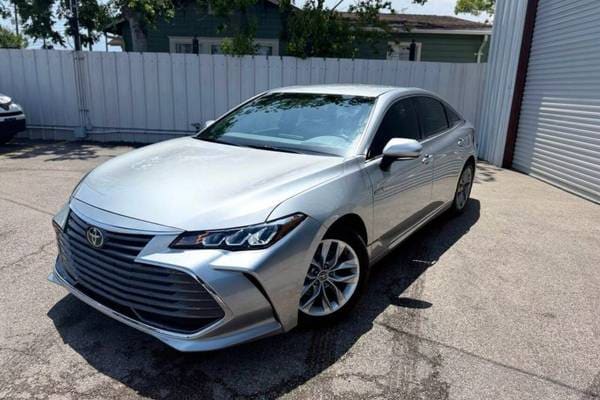 2020 Toyota Avalon Hybrid XLE