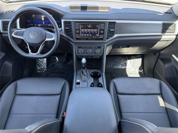 Volkswagen Atlas with VIN: 1V2DP2CA6PC515993