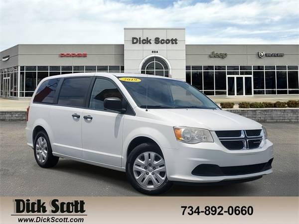 Dodge Grand Caravan with VIN: 2C4RDGBG3KR596633