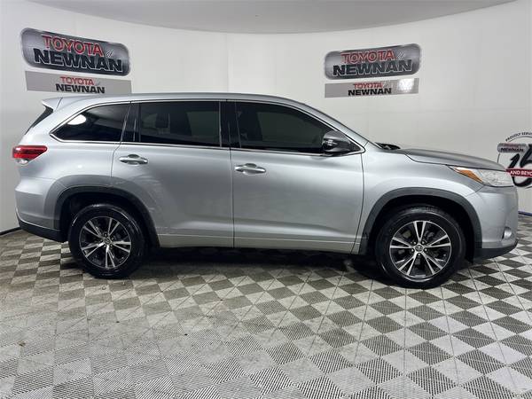 Toyota Highlander with VIN: 5TDZARFH6HS027749
