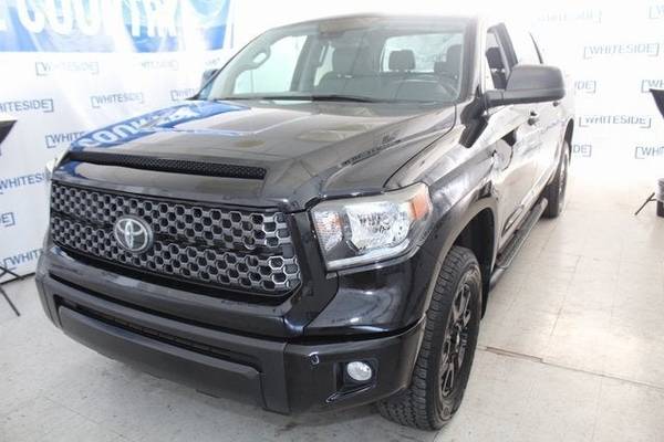 Toyota Tundra with VIN: 5TFDY5F19MX986231