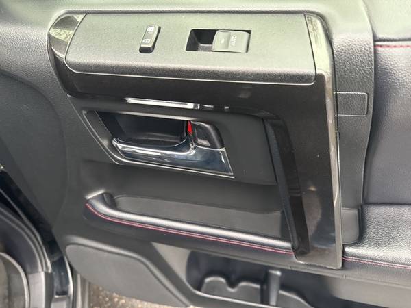 Toyota 4Runner with VIN: JTEBU5JR8K5637999