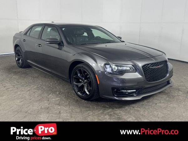 Chrysler 300 with VIN: 2C3CCABG2NH136447
