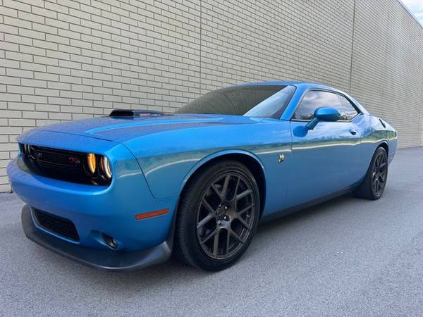 Dodge Challenger with VIN: 2C3CDZFJ3GH271456