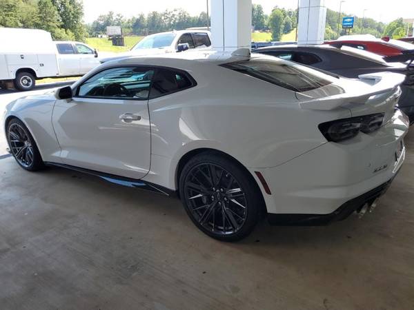 Chevrolet Camaro with VIN: 1G1FK1R62N0100263