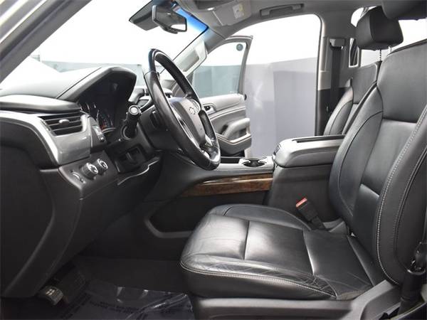 Chevrolet Suburban with VIN: 1GNSKHKC8KR280524