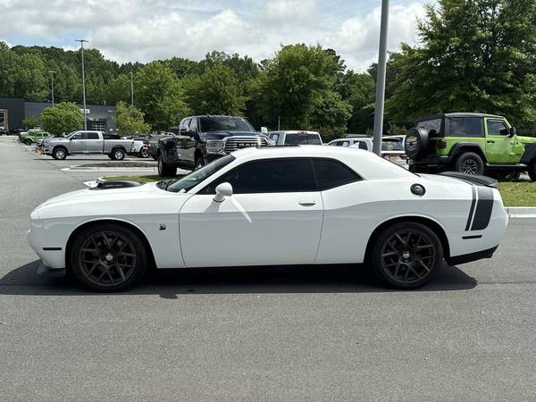 Dodge Challenger with VIN: 2C3CDZFJ1GH323053