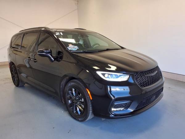 Chrysler Pacifica with VIN: 2C4RC1BG1MR601573