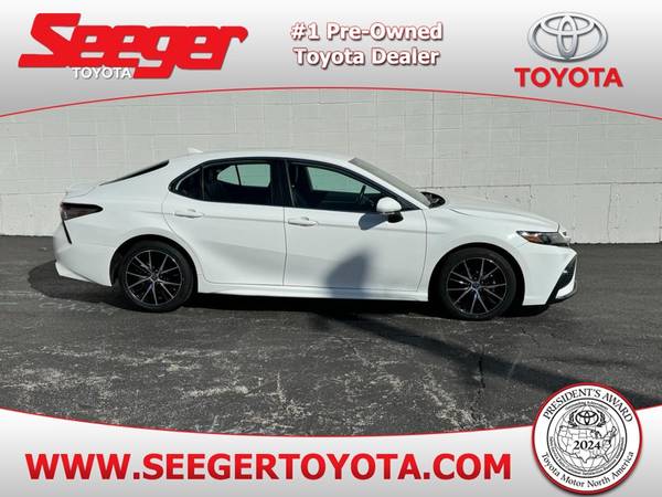 Toyota Camry with VIN: 4T1G11AK8NU673857