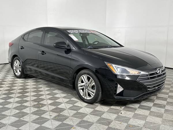 Hyundai Elantra with VIN: 5NPD84LF5KH478759