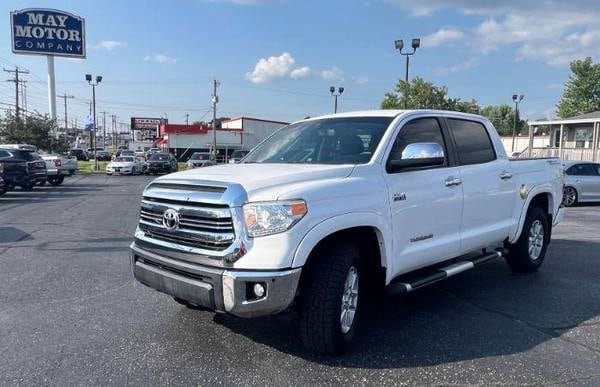 Toyota Tundra with VIN: 5TFEW5F13GX210918