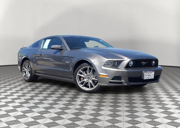 Ford Mustang with VIN: 1ZVBP8CF3E5301842