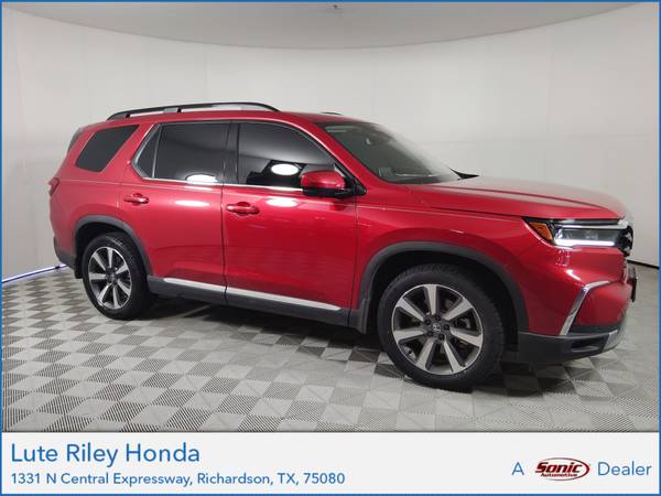 Honda Pilot with VIN: 5FNYG1H86SB008848