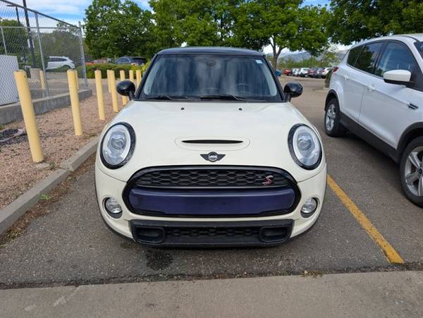 MINI Cooper with VIN: WMWXP7C53F2A41679