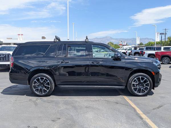 Chevrolet Suburban with VIN: 1GNSKEKD3RR157795