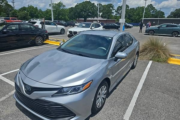 2019 Toyota Camry Hybrid LE