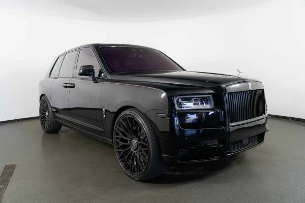 Rolls-Royce Cullinan with VIN: SLATV4C08NU211004
