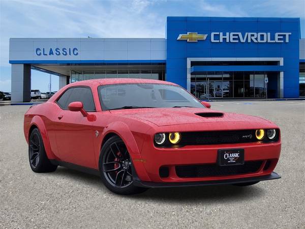 Dodge Challenger with VIN: 2C3CDZC97JH255035
