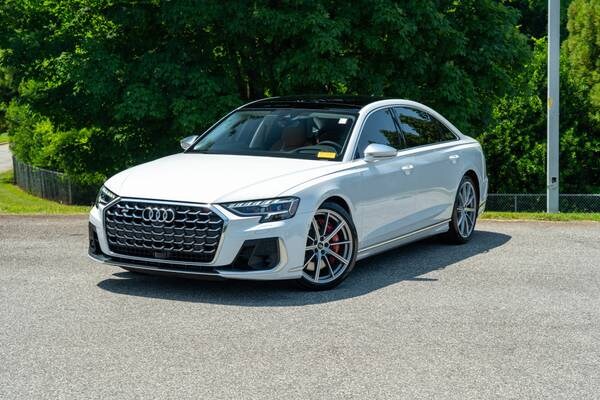 Audi S8 with VIN: WAULSAF84NN002805