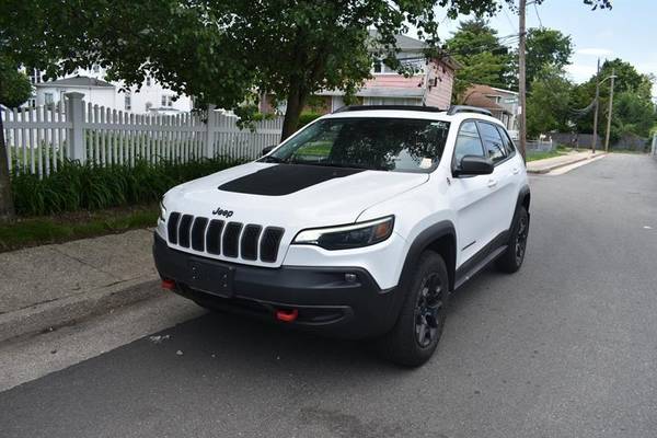 Jeep Cherokee with VIN: 1C4PJMBX9MD138423