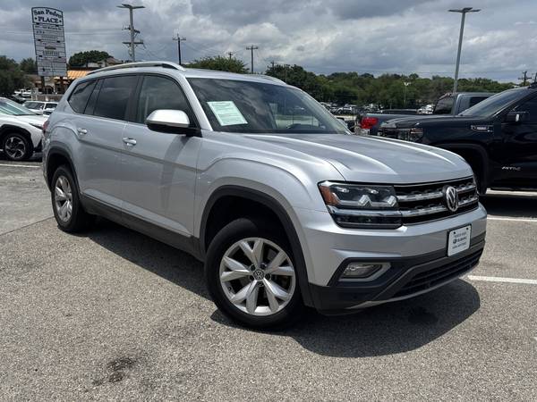 Volkswagen Atlas with VIN: 1V2ER2CA0JC538319