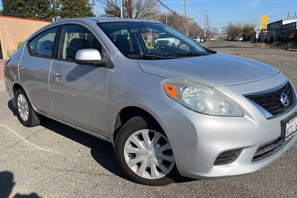 2012 Nissan Versa 1.6 SV